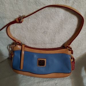 Small dooney and Bourke purse